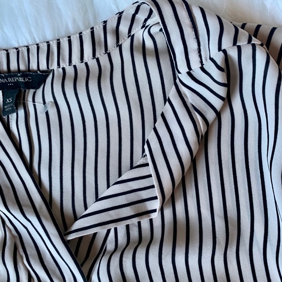 *SOLD**Banana Republic Top - Picture 2 of 6